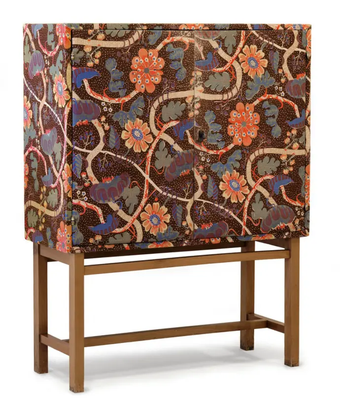 Josef Frank: Wäschechrank, 1930, Foto: Birgit und Peter Kainz, Wien Museum 2-türiger Wäscheschrank mit Blumenmuster